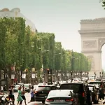 Urban Flat 09 - Stylish Triplex Champs-elysees * París