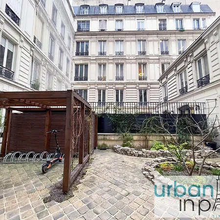 Urban Flat 09 - Stylish Triplex Champs-elysees Apartment Paris
