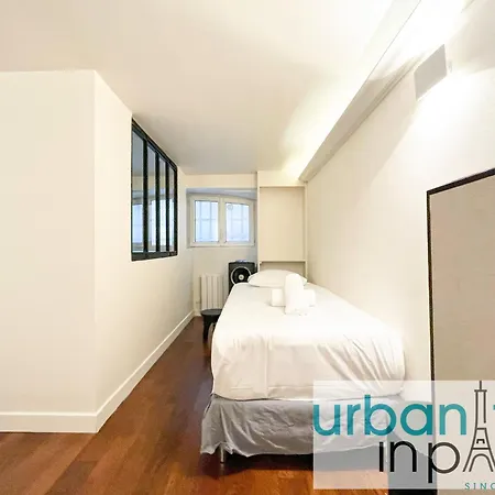 Urban Flat 09 - Stylish Triplex Champs-elysees Paris