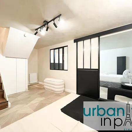 Urban Flat 09 - Stylish Triplex Champs-elysees *