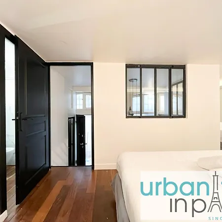 Urban Flat 09 - Stylish Triplex Champs-elysees