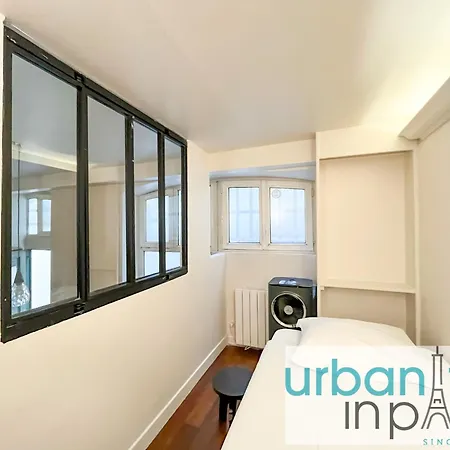 Urban Flat 09 - Stylish Triplex Champs-elysees *