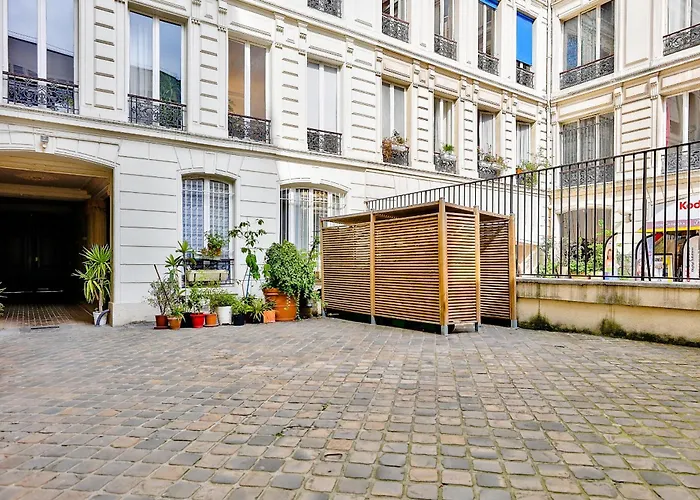 Urban Flat 09 - Stylish Triplex Champs-elysees